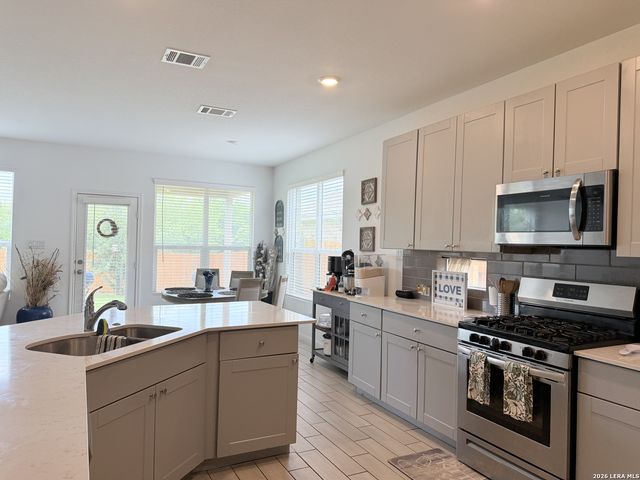 15103 NETTLETON ML, San Antonio, TX 78254