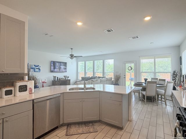 15103 NETTLETON ML, San Antonio, TX 78254