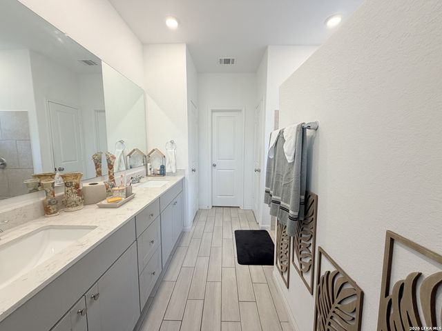 15103 NETTLETON ML, San Antonio, TX 78254