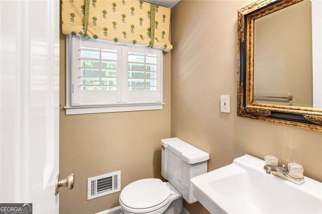 647 Shannon Green Circle SW, Mableton, GA 30126