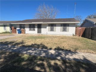 1418 Seville Dr, Corpus Christi, TX 78416