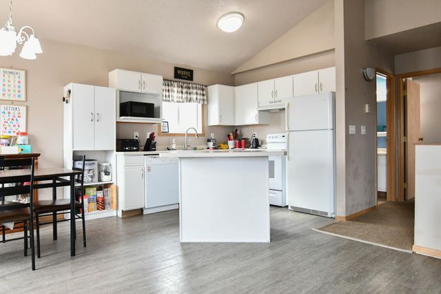 1935 57th Avenue S, Fargo, ND 58104