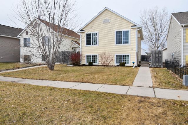 1935 57th Avenue S, Fargo, ND 58104