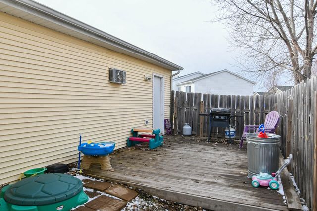 1935 57th Avenue S, Fargo, ND 58104