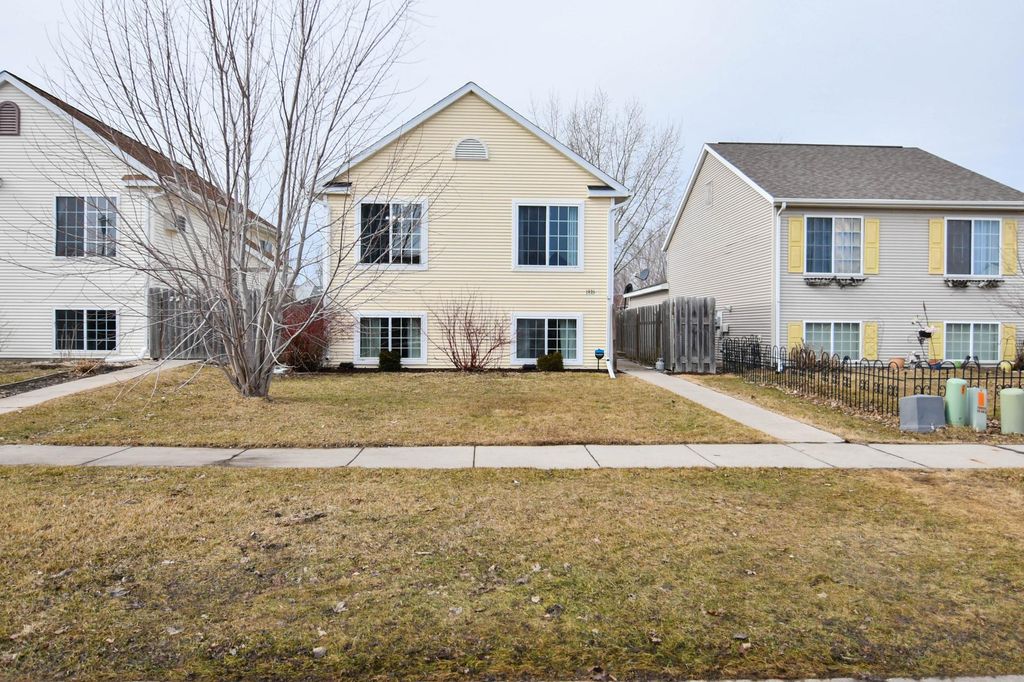 1935 57th Avenue S, Fargo, ND 58104