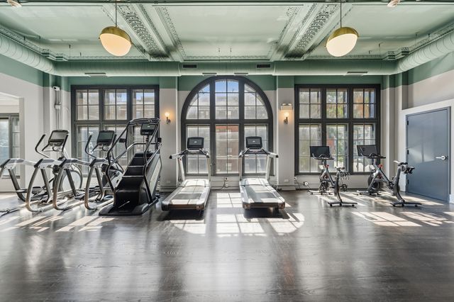 6807 N Sheridan Road 707, Chicago, IL 60626