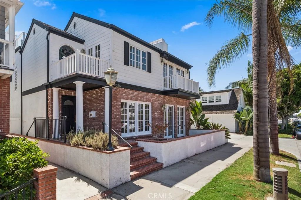2025 E Balboa, Newport Beach, CA 92661