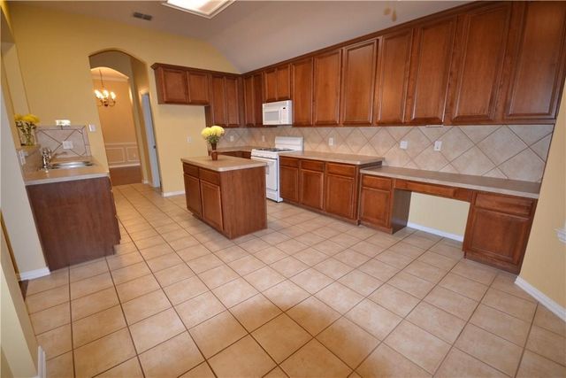 9021 Georgetown Place, Fort Worth, TX 76244