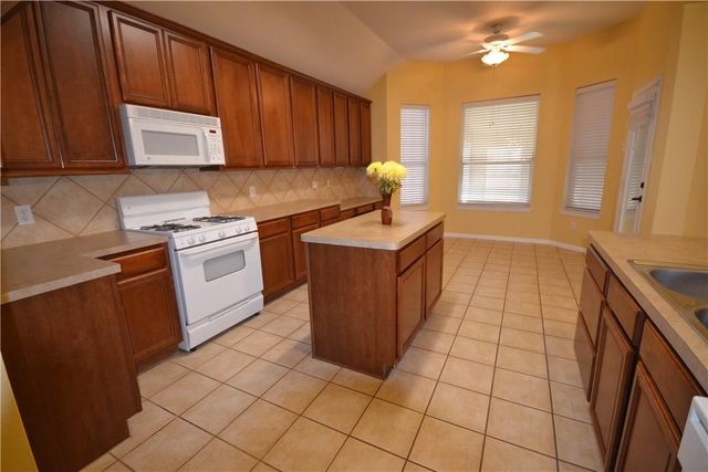 9021 Georgetown Place, Fort Worth, TX 76244