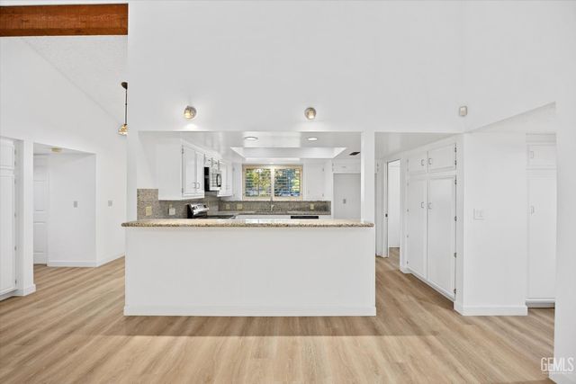 7401 Hilton Head Way 18, Bakersfield, CA 93309