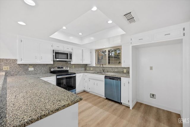 7401 Hilton Head Way 18, Bakersfield, CA 93309