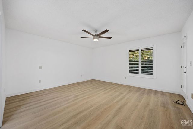 7401 Hilton Head Way 18, Bakersfield, CA 93309