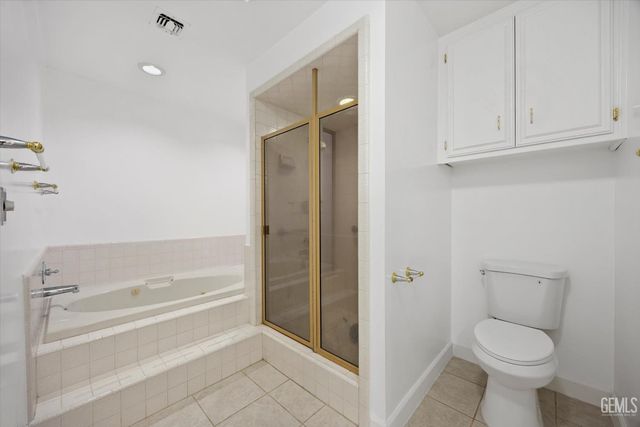 7401 Hilton Head Way 18, Bakersfield, CA 93309