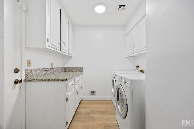 7401 Hilton Head Way 18, Bakersfield, CA 93309