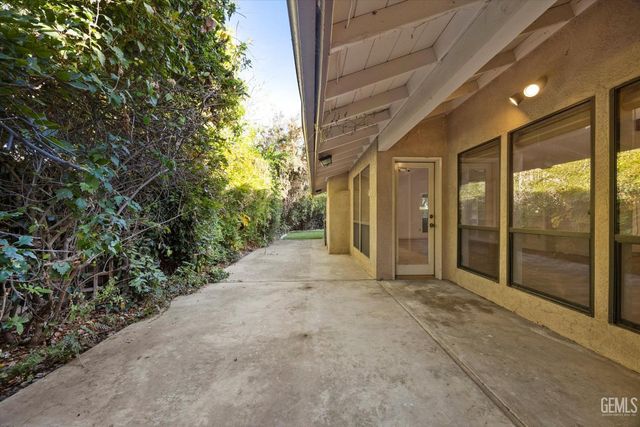 7401 Hilton Head Way 18, Bakersfield, CA 93309