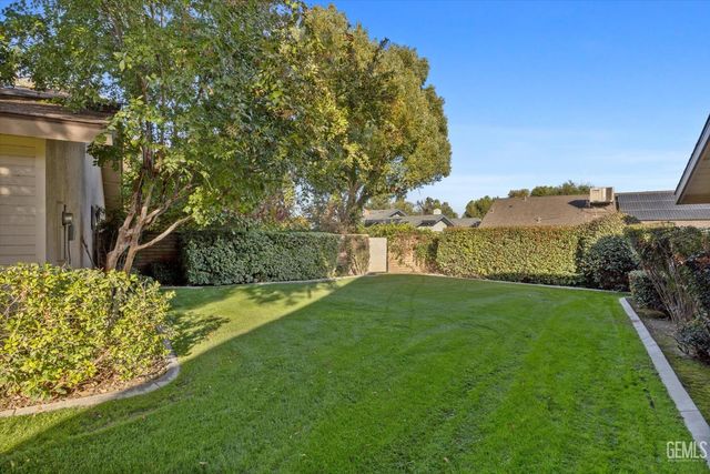 7401 Hilton Head Way 18, Bakersfield, CA 93309