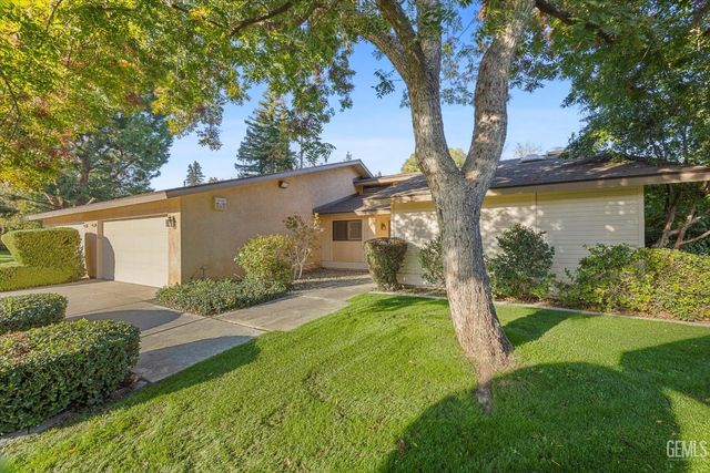 7401 Hilton Head Way 18, Bakersfield, CA 93309