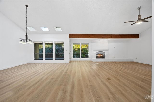 7401 Hilton Head Way 18, Bakersfield, CA 93309