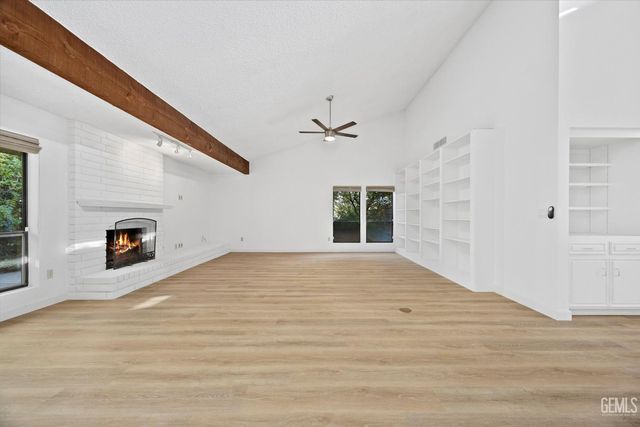 7401 Hilton Head Way 18, Bakersfield, CA 93309