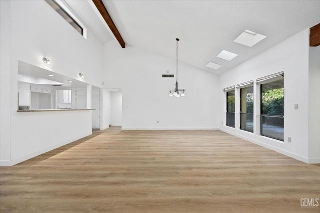 7401 Hilton Head Way 18, Bakersfield, CA 93309