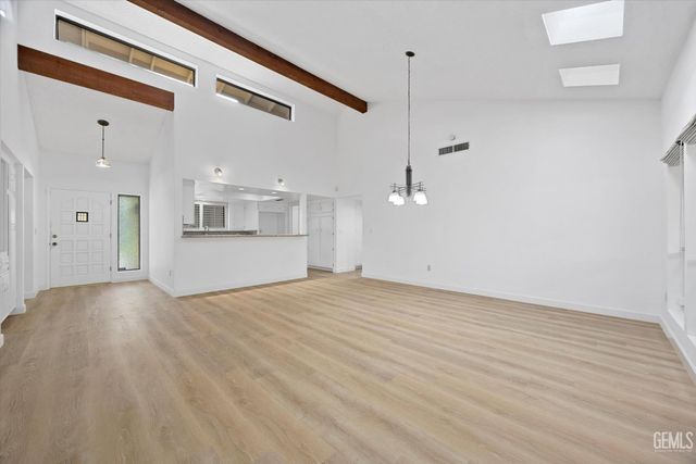 7401 Hilton Head Way 18, Bakersfield, CA 93309