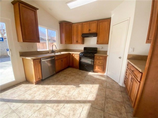 14433 Green River Road, Victorville, CA 92394