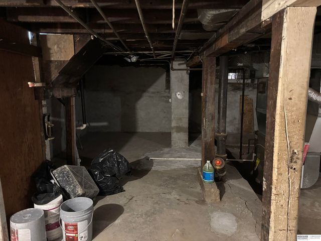 1907 Clark Street, Omaha, NE 68110