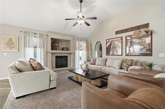 10020 N Lawn Avenue, Kansas City, MO 64156