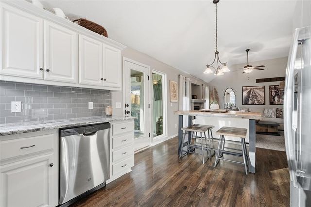 10020 N Lawn Avenue, Kansas City, MO 64156