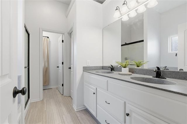 10020 N Lawn Avenue, Kansas City, MO 64156