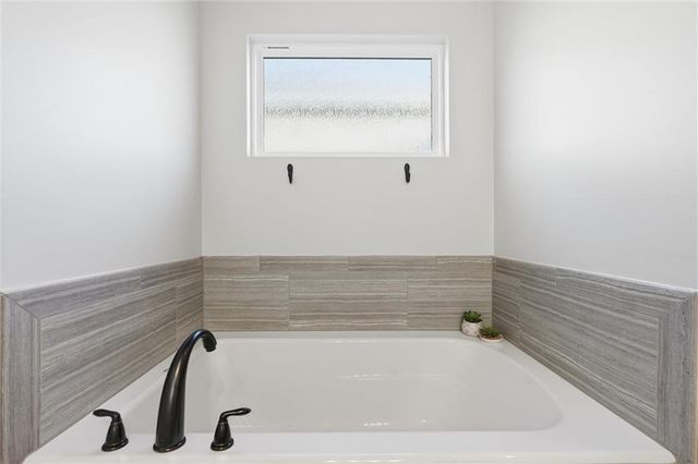 10020 N Lawn Avenue, Kansas City, MO 64156