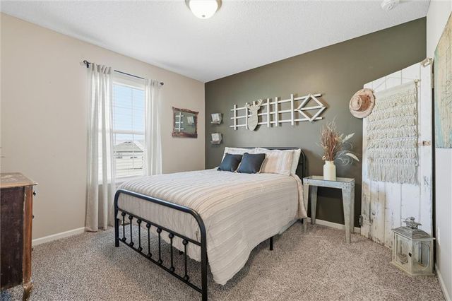 10020 N Lawn Avenue, Kansas City, MO 64156