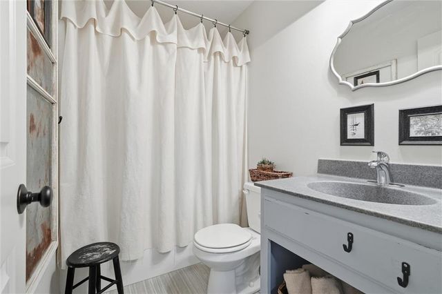 10020 N Lawn Avenue, Kansas City, MO 64156