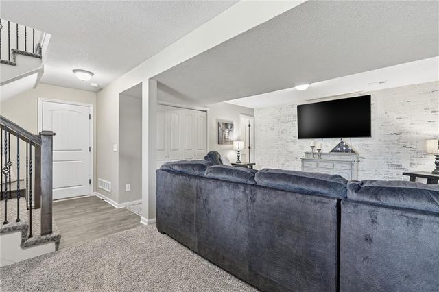 10020 N Lawn Avenue, Kansas City, MO 64156