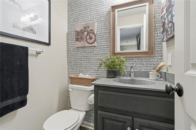 10020 N Lawn Avenue, Kansas City, MO 64156