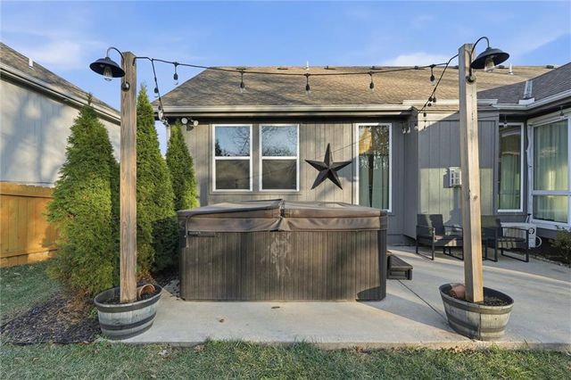 10020 N Lawn Avenue, Kansas City, MO 64156