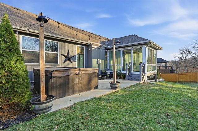 10020 N Lawn Avenue, Kansas City, MO 64156