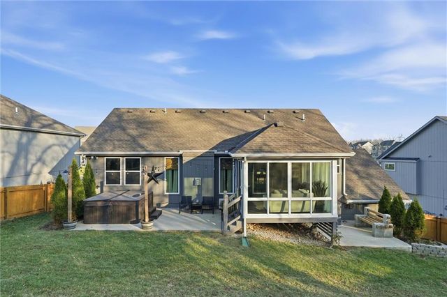 10020 N Lawn Avenue, Kansas City, MO 64156