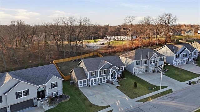 10020 N Lawn Avenue, Kansas City, MO 64156