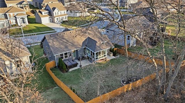 10020 N Lawn Avenue, Kansas City, MO 64156