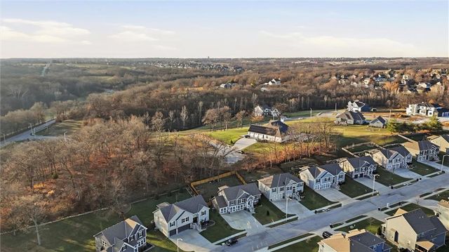 10020 N Lawn Avenue, Kansas City, MO 64156