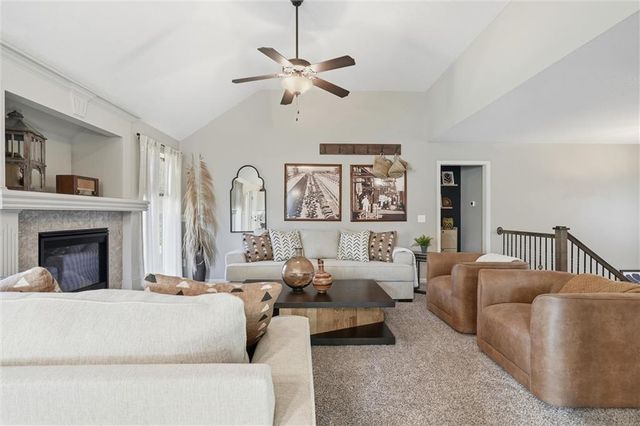 10020 N Lawn Avenue, Kansas City, MO 64156