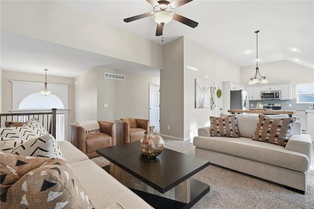 10020 N Lawn Avenue, Kansas City, MO 64156