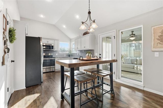 10020 N Lawn Avenue, Kansas City, MO 64156