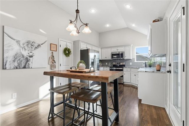 10020 N Lawn Avenue, Kansas City, MO 64156