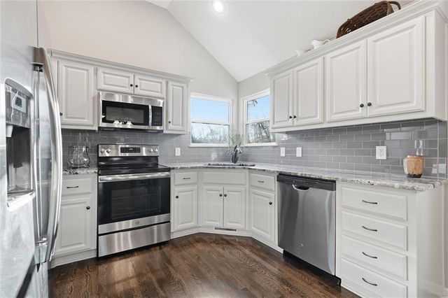 10020 N Lawn Avenue, Kansas City, MO 64156