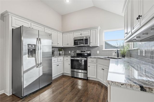 10020 N Lawn Avenue, Kansas City, MO 64156