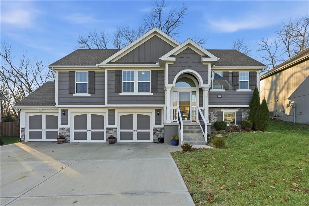 10020 N Lawn Avenue, Kansas City, MO 64156