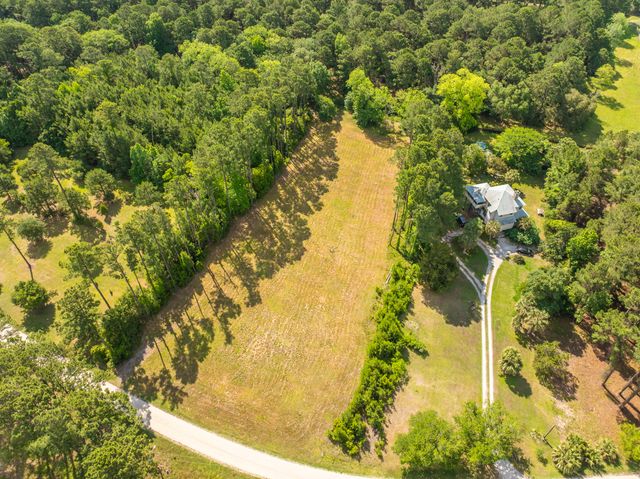 317 Mcclellan Avenue, Mcclellanville, SC 29458