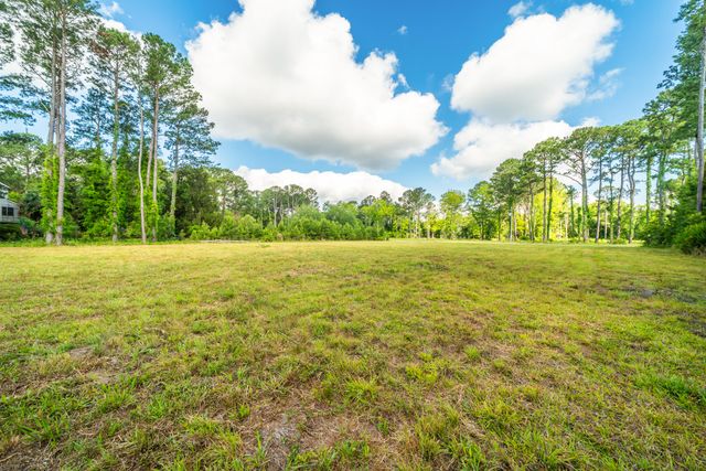 317 Mcclellan Avenue, Mcclellanville, SC 29458